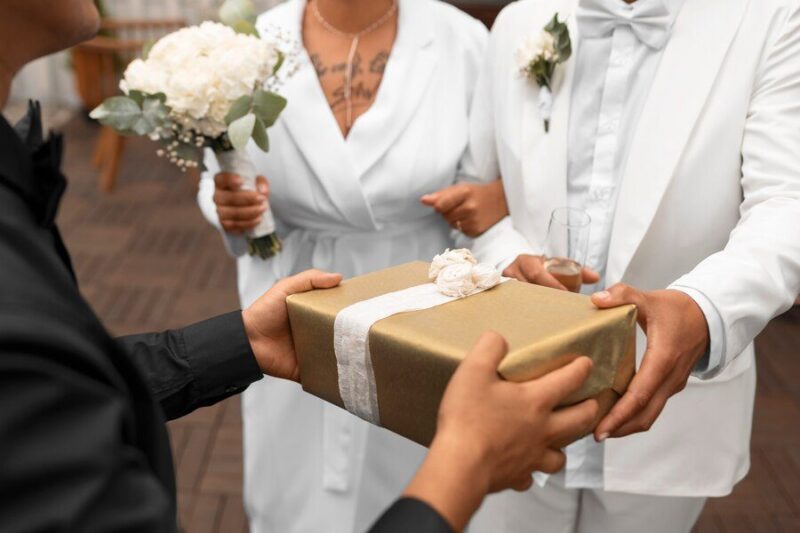 Friend gift ideas wedding