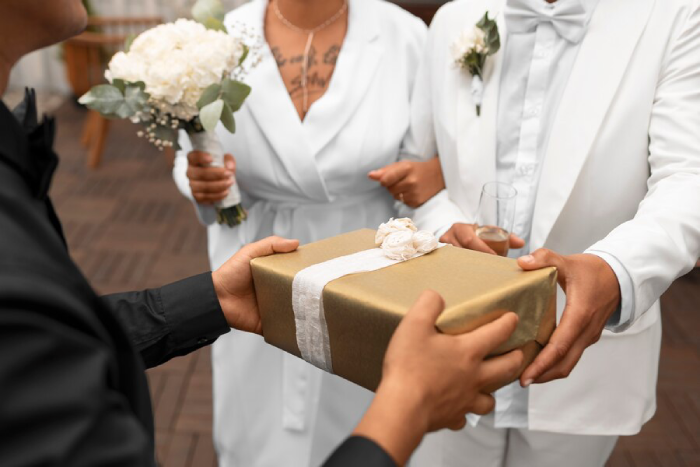 Thoughtful Manner when Choosing and Giving Wedding Gifts