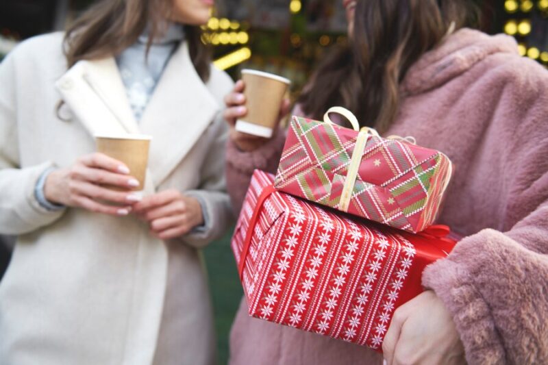 Ways to present Christmas gifts to wow your friend