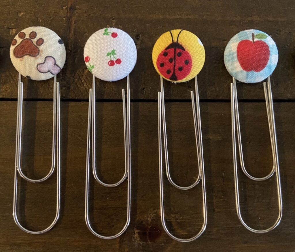 button bookmarks - homemade teacher gifts