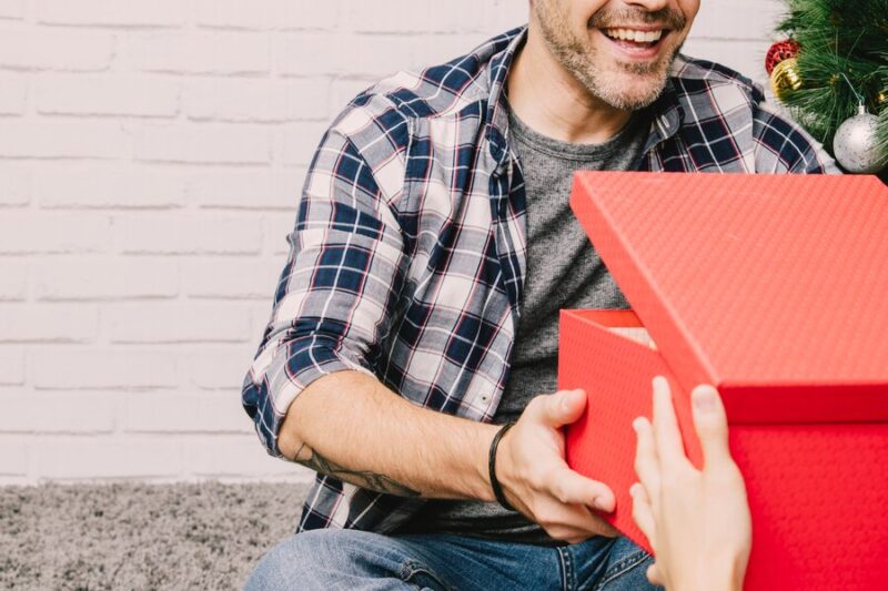 gift ideas for friends men at christmas