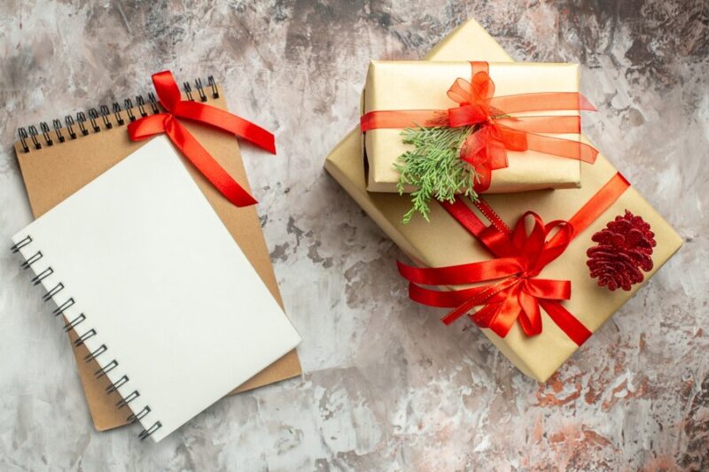 Surprise ways to present your gifts for teachers on Christmas