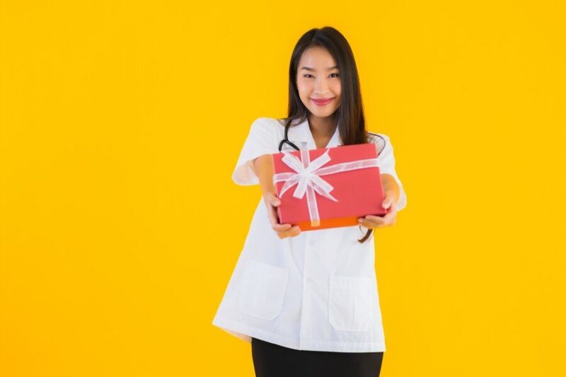 Ways to present your nursing graduation gift ideas