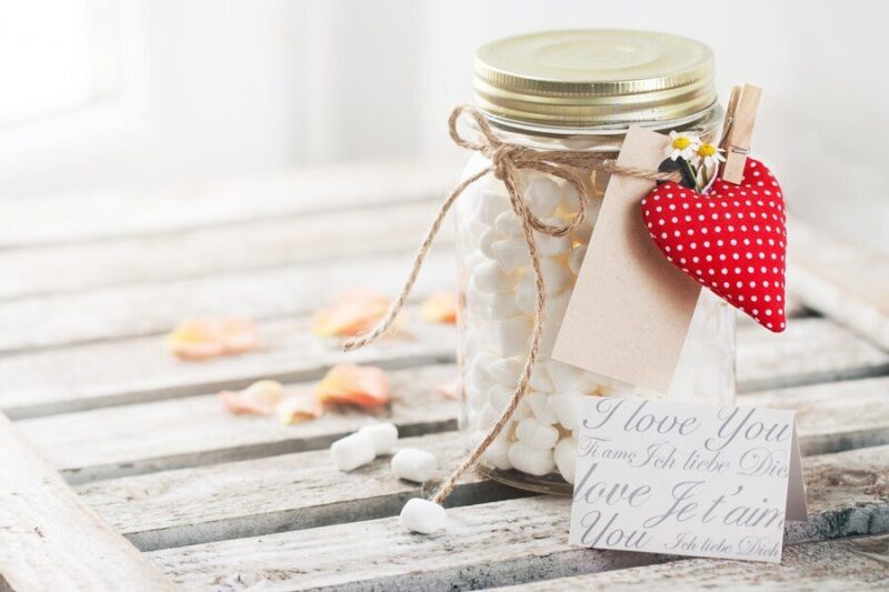 Anniversary gifts for dating couples