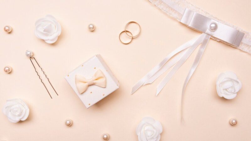 Do and don'ts when choosing pearl anniversary presents