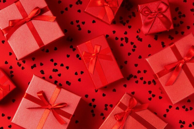 Factors to consider when choosing gift ideas for a ruby wedding anniversary