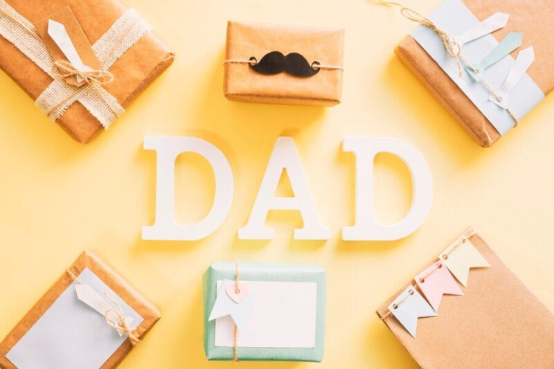 Tips you should know when choosing father daughter gifts for dad