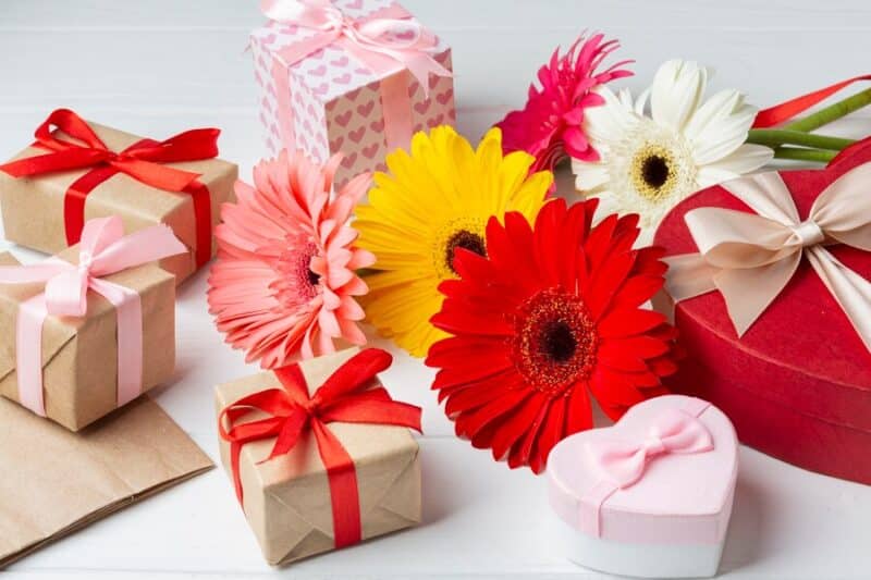 Special ways to present your 70th birthday gifts