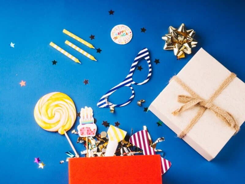 Surprise ways to present your 16th birthday gift